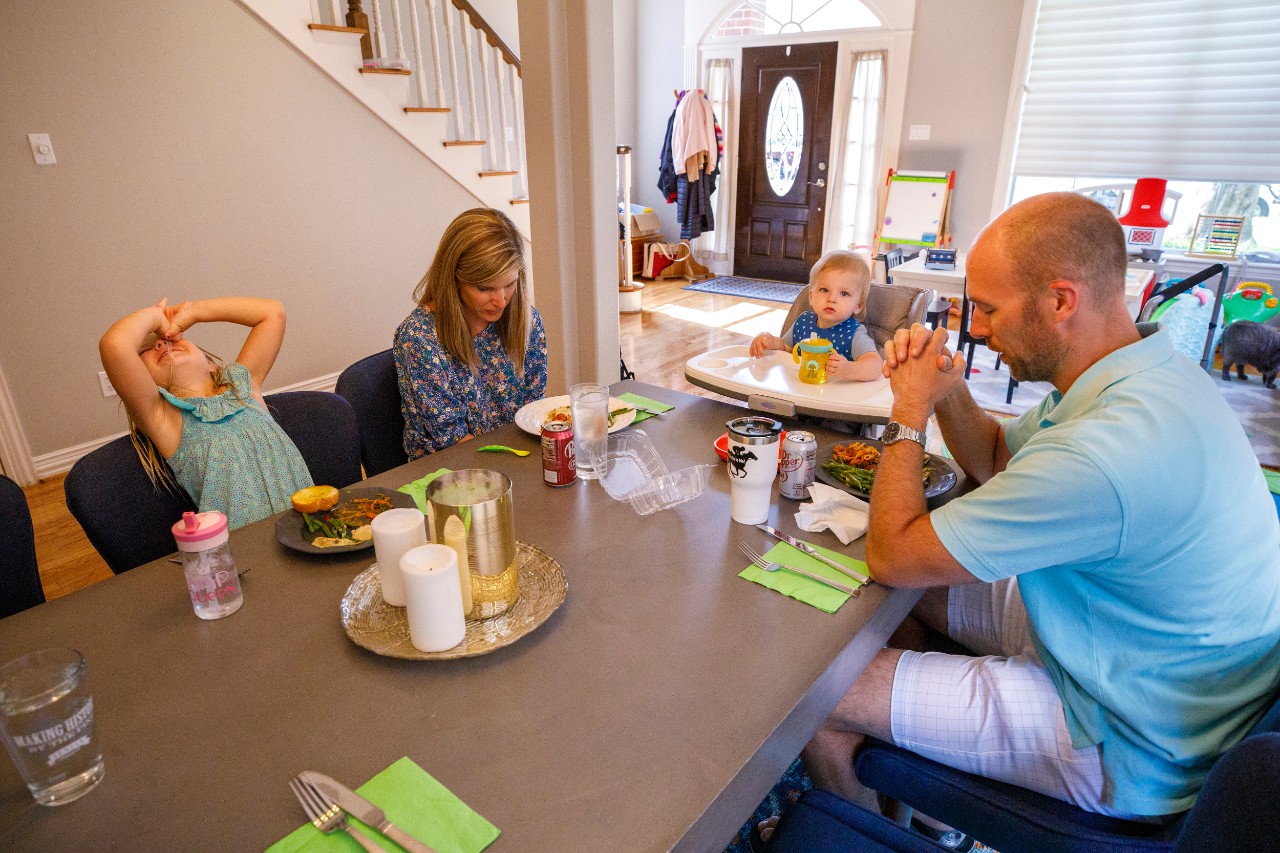 Jane Nodskov (story subject)with her family dinner at home