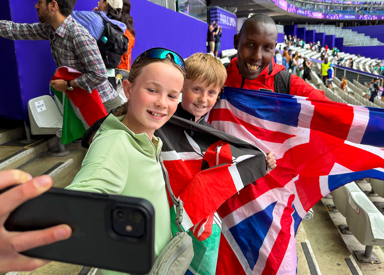 David Cheromei poses with fans