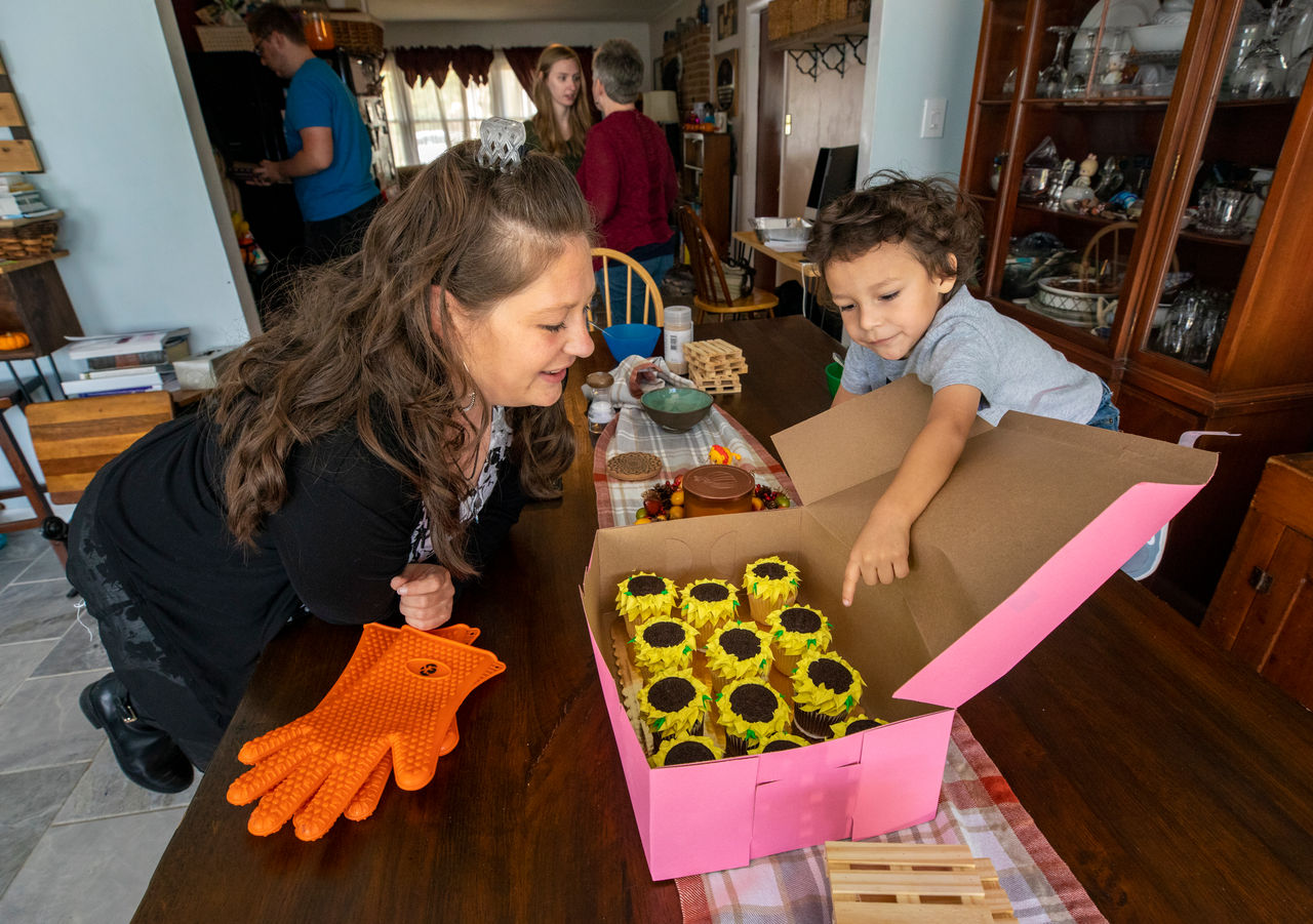 Heather and Kaiden choose a cupcake